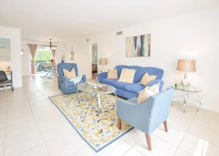 Walk To The Beach 2Br 2Ba 1300Sf
