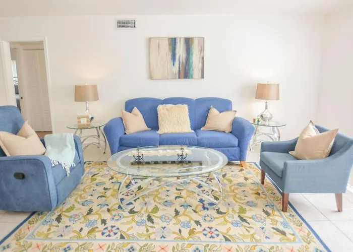 Walk To The Beach 2Br 2Ba 1300Sf