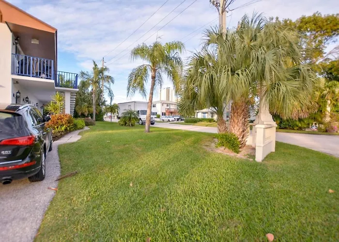 Walk To The Beach From This Affordable 2Br Condo