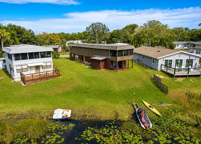 Cozy Lakefront Home