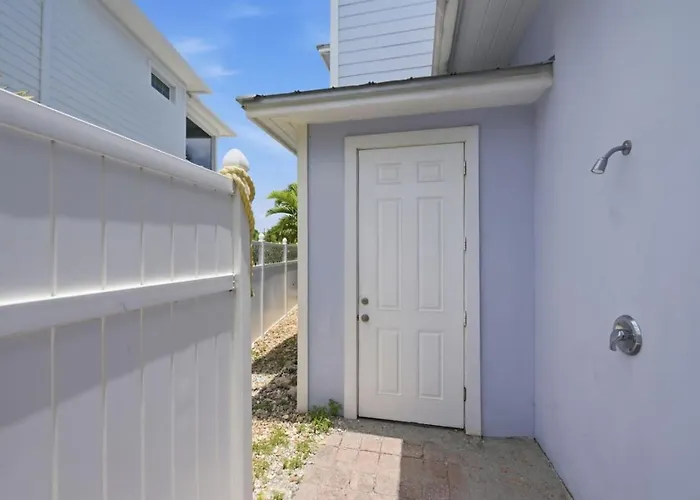 4Br Ocean View Home. Steps Away From Juno Beach!
