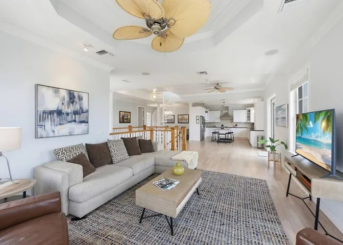4Br Ocean View Home. Steps Away From Juno Beach!