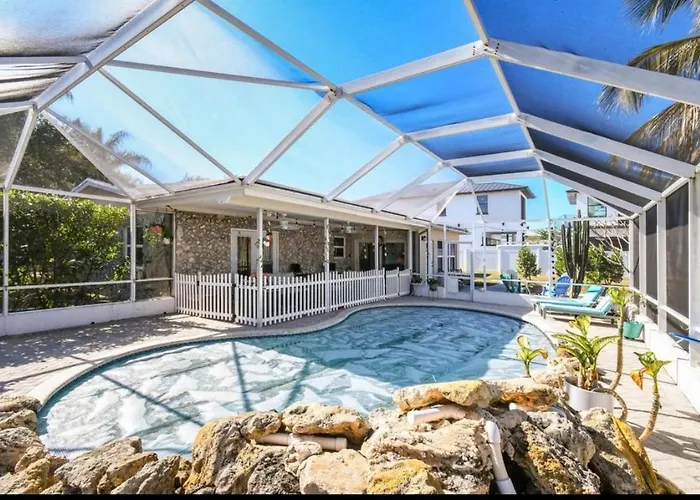 Seriously Beachy, Totally Relaxing And Gorgeous Pool