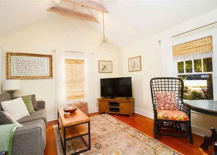 Serenity Bungalow Downtown