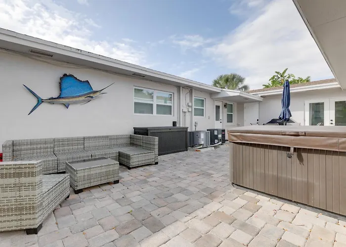 Updated Triplex: North Palm Beach 3-Unit Bundle!