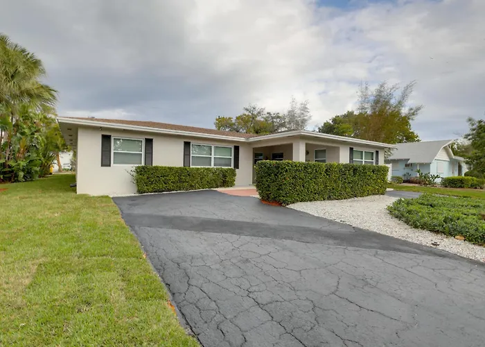 Updated Triplex: North Palm Beach 3-Unit Bundle!
