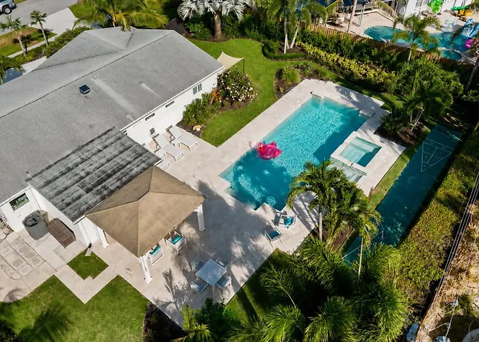 N Palm Beach Heated Pool, Spa & Lakeside Beach