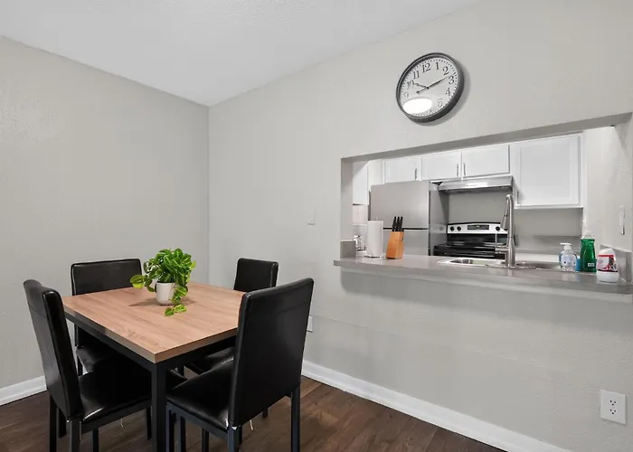 Comfortable Modern Home With Resort Amenities