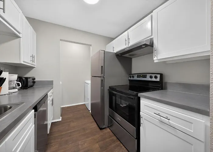 Comfortable Modern Home With Resort Amenities
