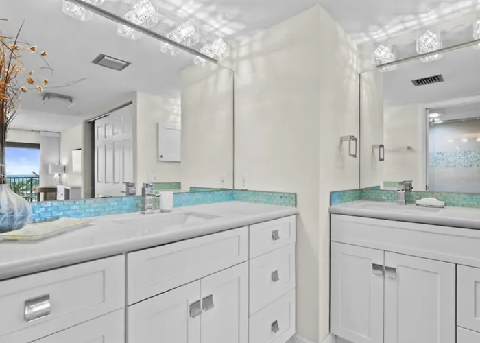 Oceanfront Two Bedroom Residence In Juno Beach