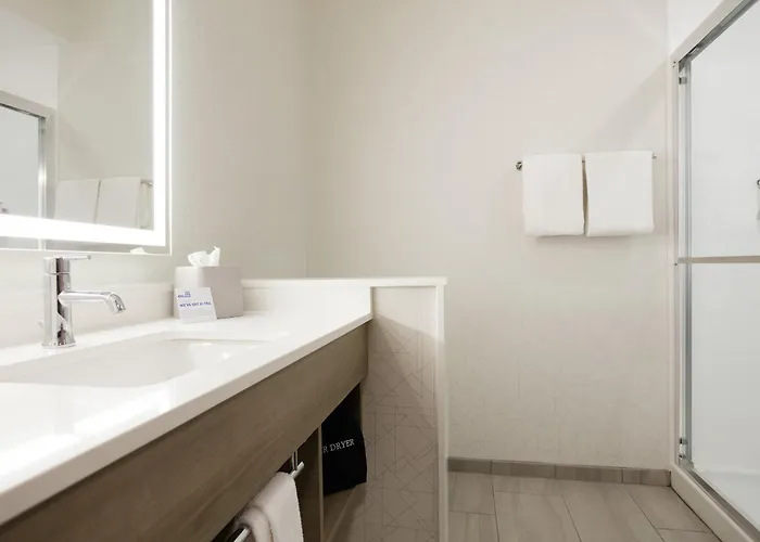 Holiday Inn Express & Suites Dania Beach - Airport Area