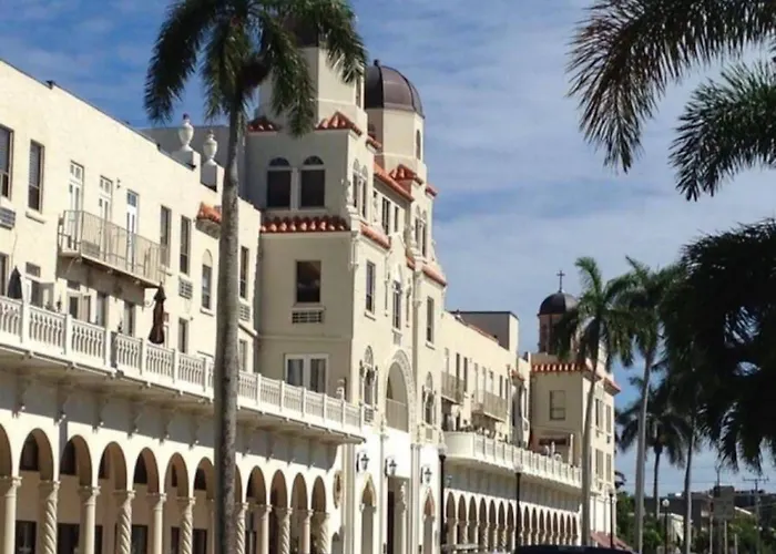 Hemingway Suites At Palm Beach Hotel Island