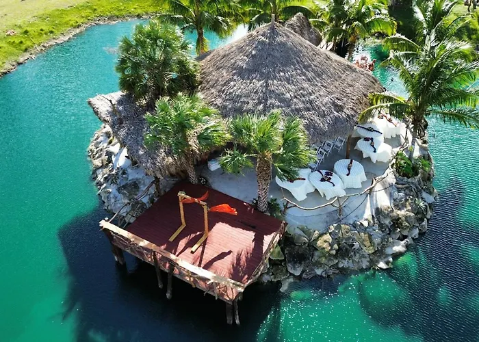 Beautiful Vacation Home Across From Lake Okeechobee