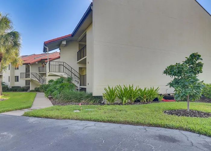 Ocean Views + Pool Access: Tierra Verde Condo!