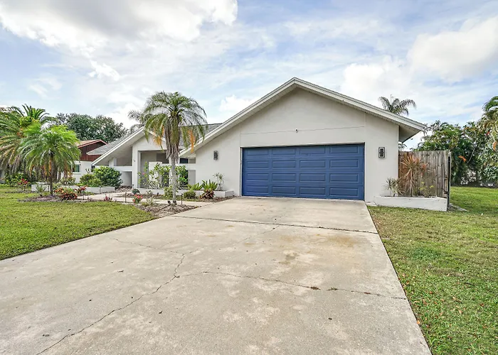 Fort Myers Home, Lanai & Private, Heated Pool