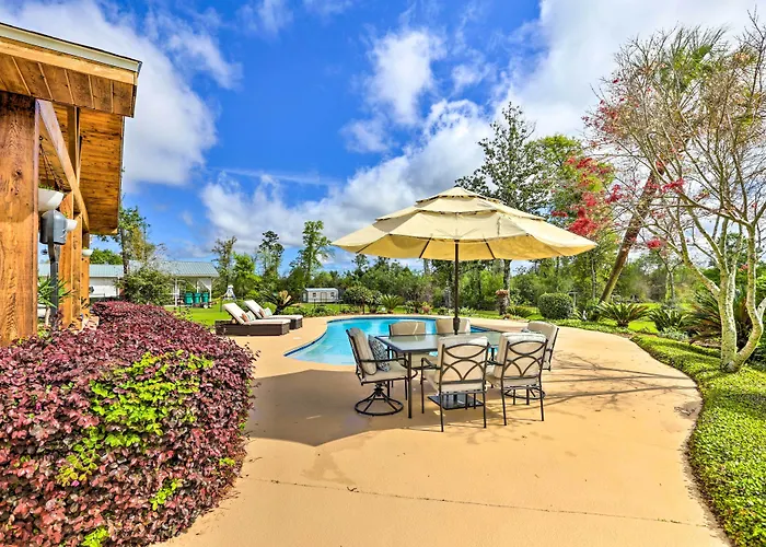 Sunny Florida Abode - Patio, Pool, & Fire Pit