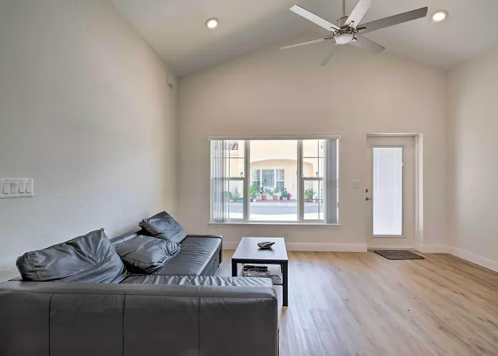 Sleek Tavares Condo 3 Miles To Downtown