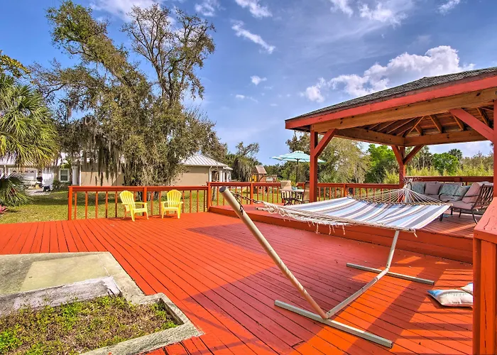 Cozy Melbourne Home W/ Deck & Pool: 5 Mi To Beach!