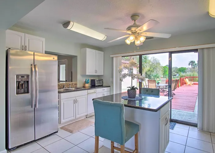 Cozy Melbourne Home W/ Deck & Pool: 5 Mi To Beach!