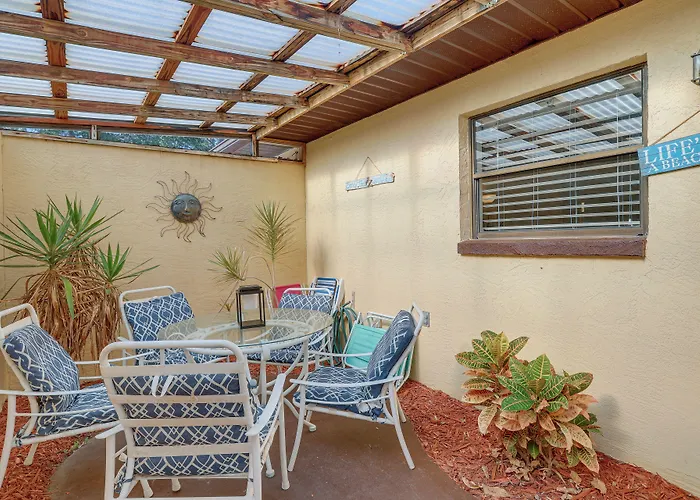 Breezy Cape Canaveral Townhome ~ 1 Mi To Beach!