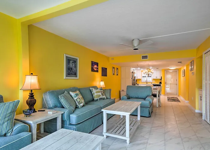 Cheery Condo With Pool Access: 3 Miles To Beach!