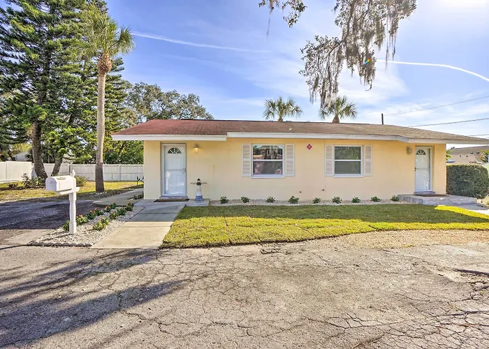 Pet-Friendly Dunedin Townhome W/ Private Yard