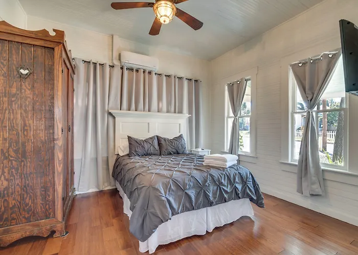 Charming 100-Year-Old Home < 1 Mi To Downtown