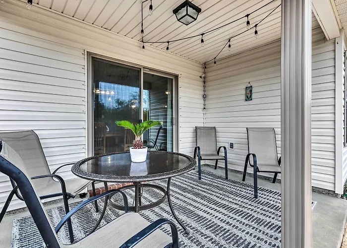 Spacious Navarre Retreat W/ Fenced-In Yard!