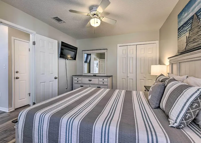 Family-Friendly Home Near Destin Beaches