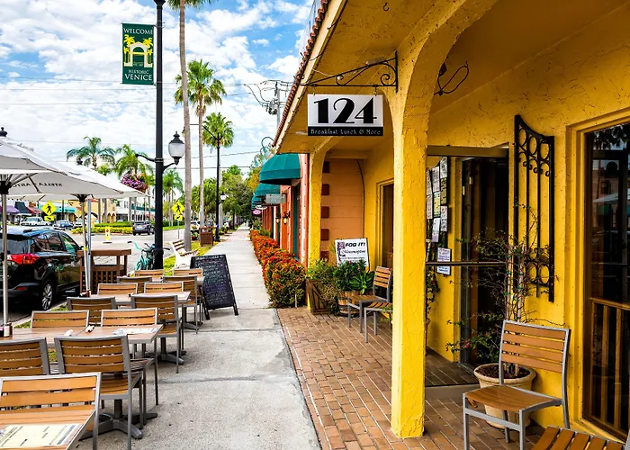 Tropical Villas Of Venice Beach
