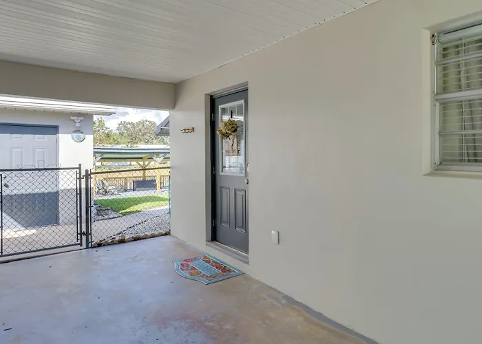 2 Mi To Lake Okeechobee: Waterfront Home W/ Deck!
