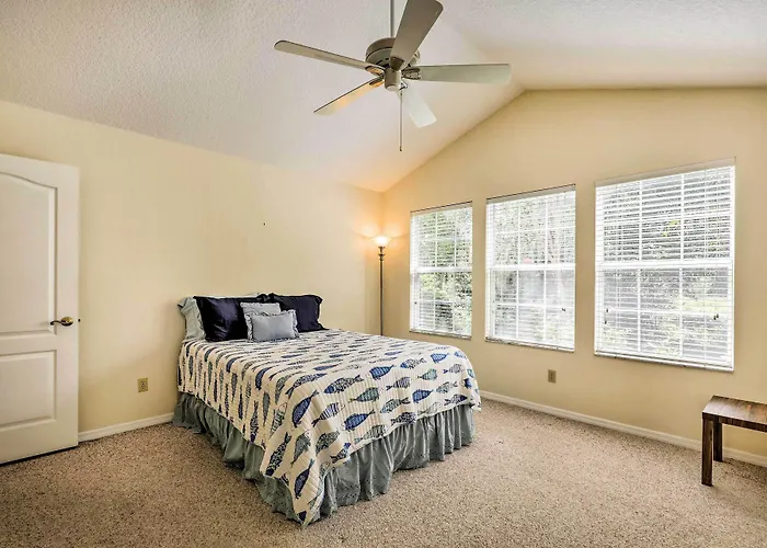 Charming Waldo Getaway Near Lake Santa Fe!