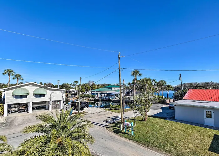 Elevated Deck! Fun-Filled Homosassa River Home