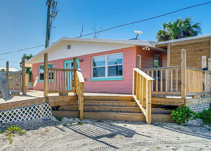 Little Gasparilla Home: Walk To Beaches!