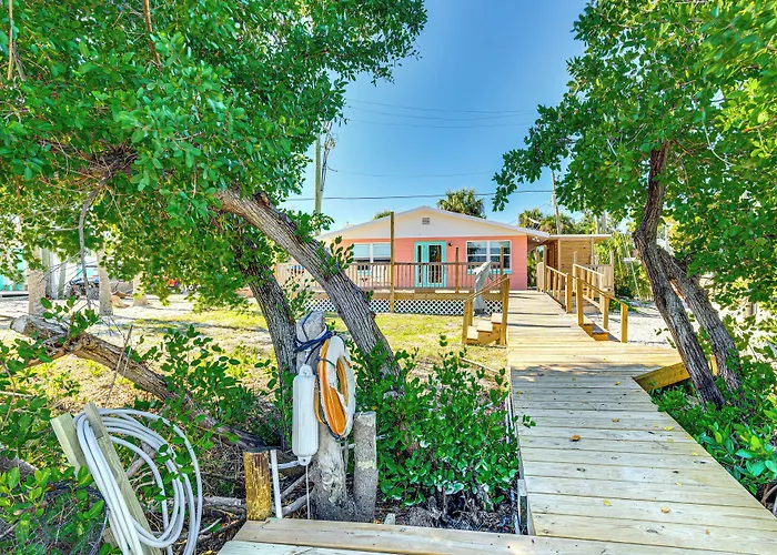 Little Gasparilla Home: Walk To Beaches!