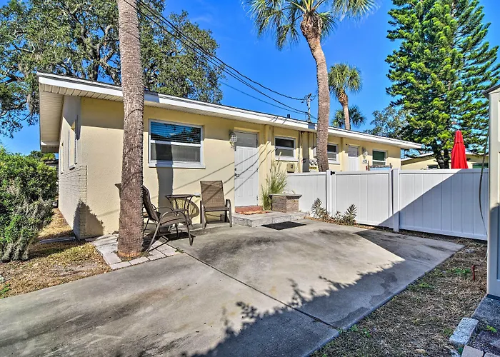 Comfy Dunedin Escape: 1 Block To Main Street!
