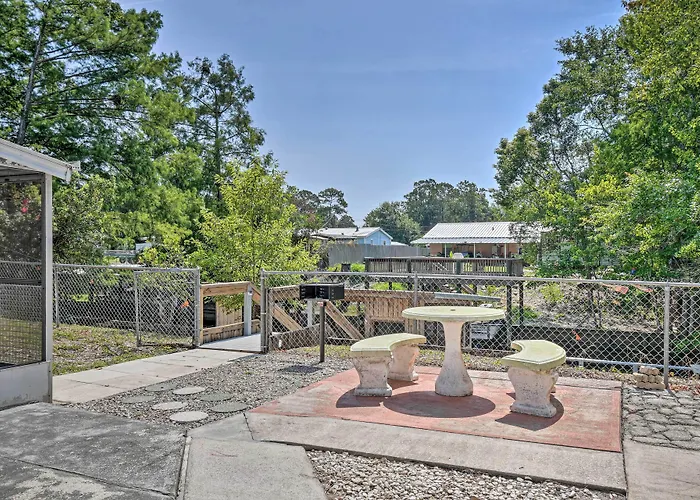 Peaceful Satsuma Escape W/ Dunns Creek Access