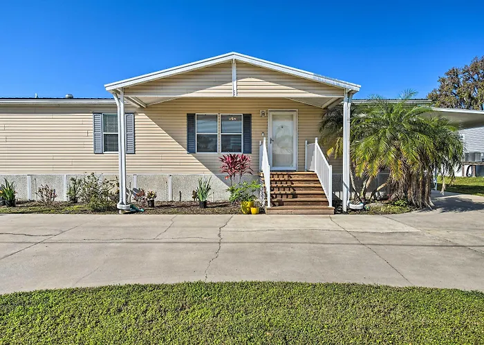 Sunny Waterfront Welaka Home W/ Private Dock!