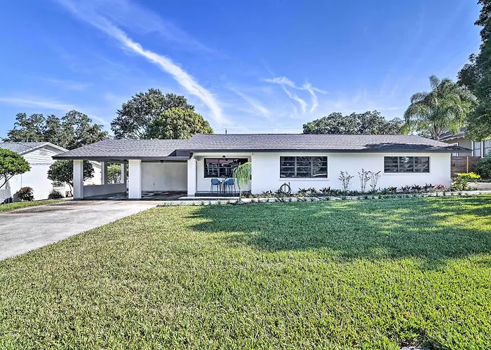 Mid-Century Modern Escape In Central Lakeland!