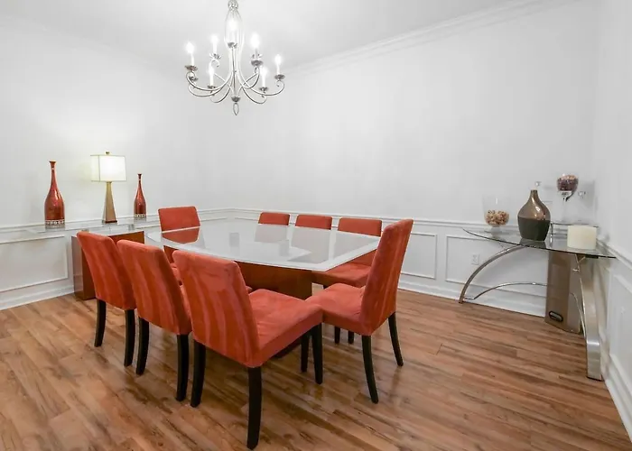 4Br 2Bath Condo Balcony 5Min Conv Center 2020Ft