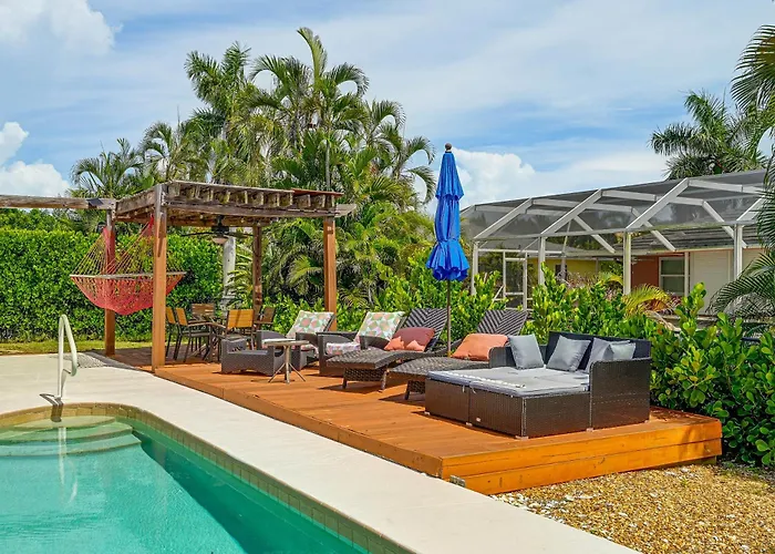 Walk To Beach & Jw Marriott | Heated Pool