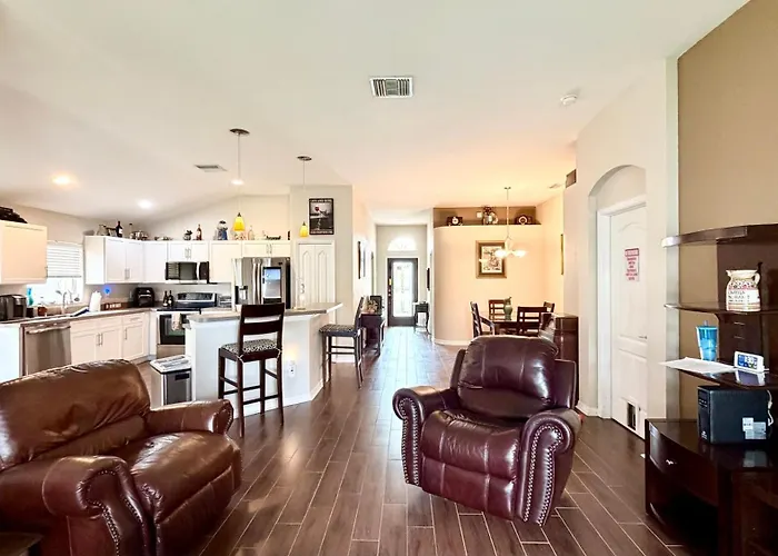 Ruskin Fl 2 Bdrm 1 Bath Suite, Host Shares Common Areas