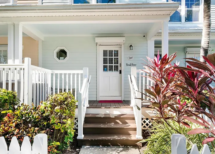 Beach House Getaway - Waterfront Villa In Duck Key