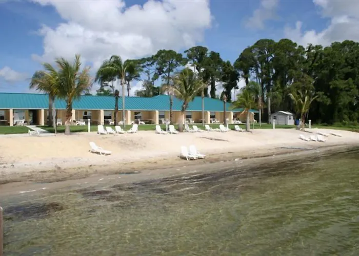 Lake Grassy Inn & Suites