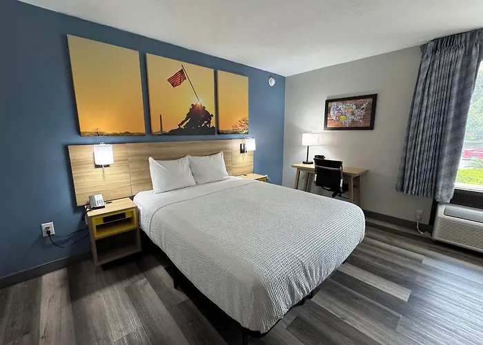 Econo Lodge University