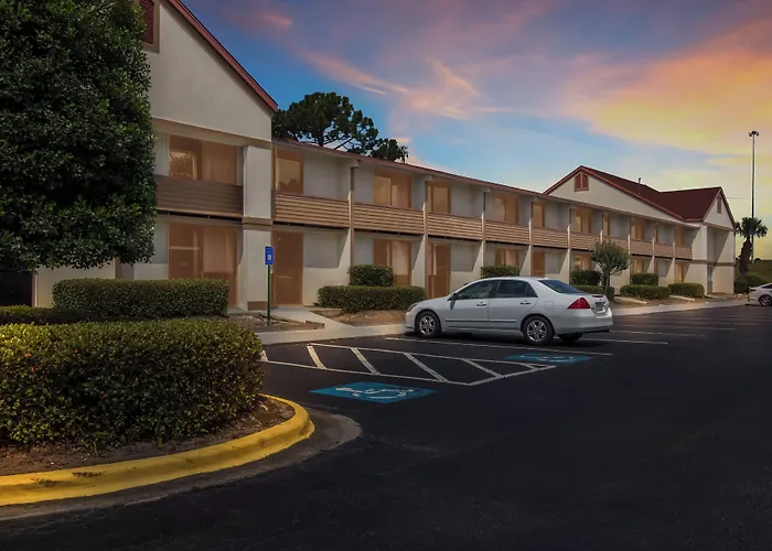 Red Roof Inn & Suites Brunswick I-95
