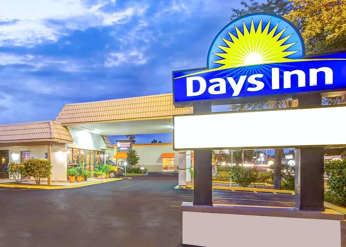 Days Inn By Wyndham St. Petersburg Central