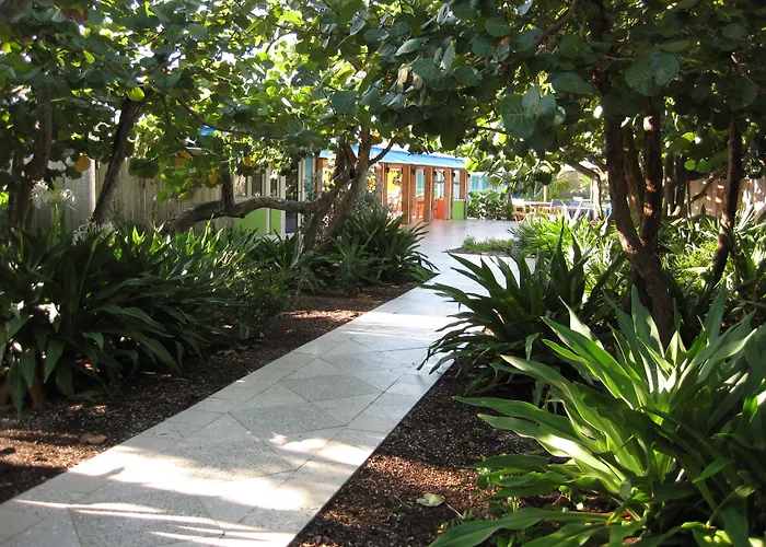 Colony Hotel And Cabana Club