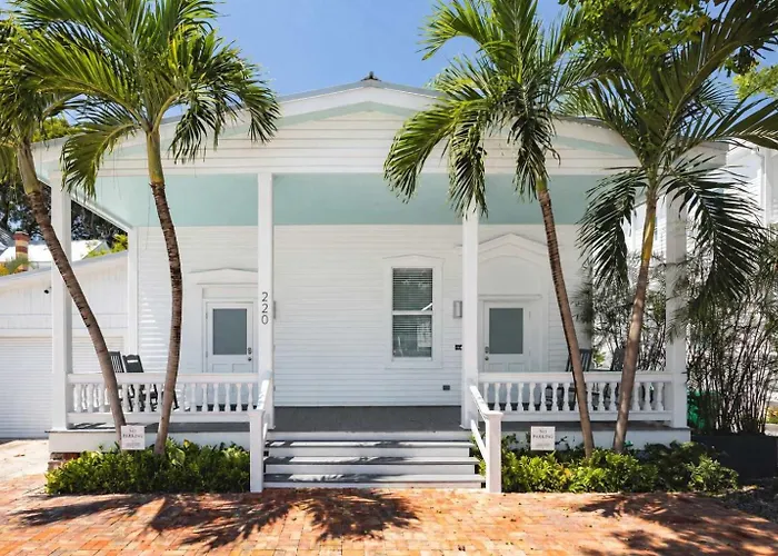 Mesa House, Uno-Perfect Location