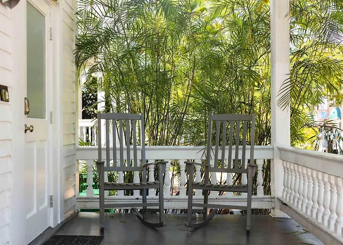 Mesa House, Uno-Perfect Location